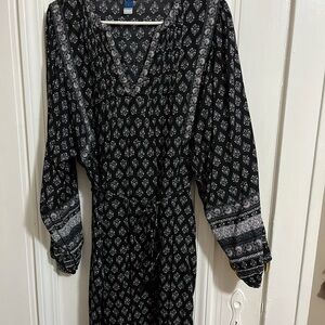Old Navy Black and Gray Long Sleeve Dress